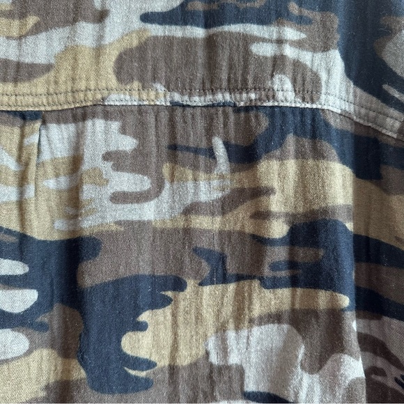 SANCTUARY Camo-Print Tie-Front Short Sleeve Tee - Picture 8 of 9